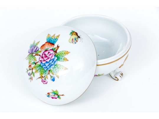 Herend Hungary Hand-Painted Porcelain Bonbonniere, Queen Victoria (VBO) Pattern