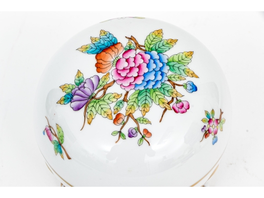 Herend Hungary Hand-Painted Porcelain Covered Bon Bon Dish, Queen Victoria (VBO) Pattern