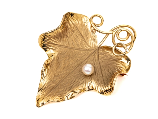 14k Yellow Gold Striking Vintage Textured Grape Leaf And Cultured Pearl Brooch