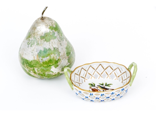 Herend Hungary Hand-Painted Porcelain Openwork Basket - Rothschild Bird (RO) Pattern