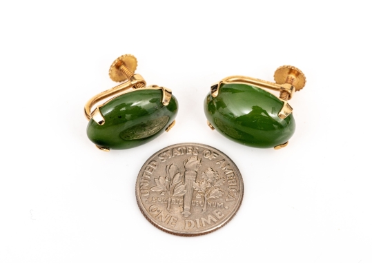 14k Yellow Gold Vintage Simple Oval Green Nephrite Jade Screwback Style Earrings