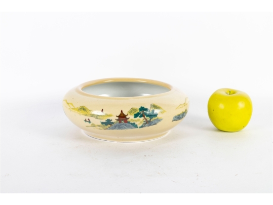 Chinese Republic Period Yellow-Ground Low Bowl