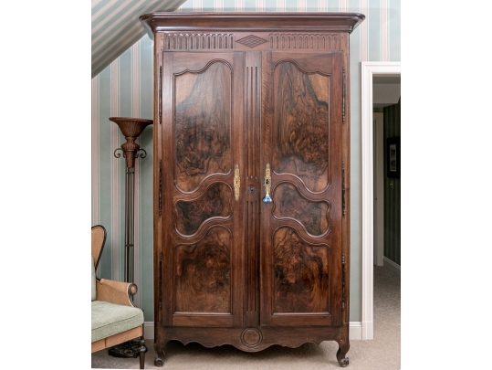 Stunning Quality Louis XV Style Armoire