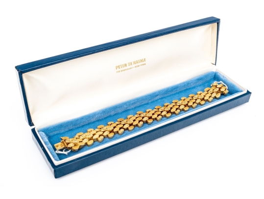 18k Yellow Gold Impactful Heavy Brutalist Textured Oval Link Chevron Motif Bracelet