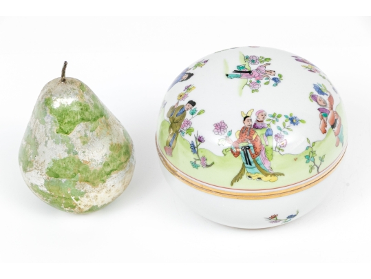 Herend Hand Painted Box Decorated  With Chinese Figures