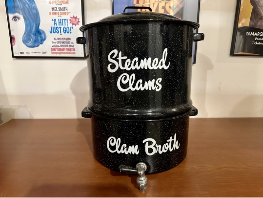 Steamed Clams Pot With Spout And Lid