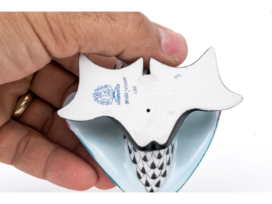 Herend Hungary Porcelain Open-Mouth Swan Figure, Fishnet VHNM Colorway