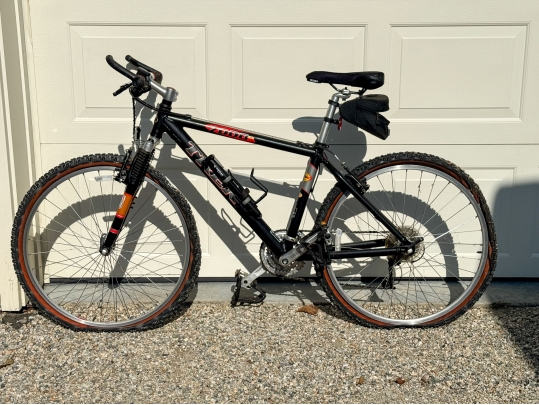 Trek 7000 Mens Mountain Bicycle