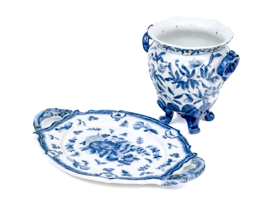 Two Decorative Chinese Export Style Porcelain Wares