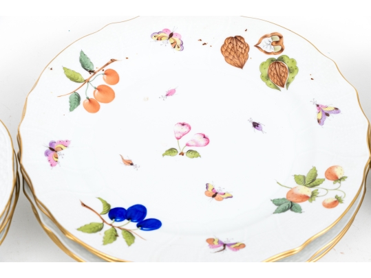 Herend Hungary Hand-Painted Porcelain Partial Dinner Service, Market Garden (FR) Pattern, 28 Pieces
