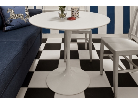 Knoll Studio Saarinen Tulip Table