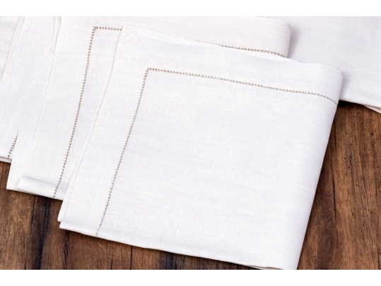 Set Of Fifteen Quality Linen Napkins