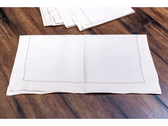 Set Of Fifteen Quality Linen Napkins