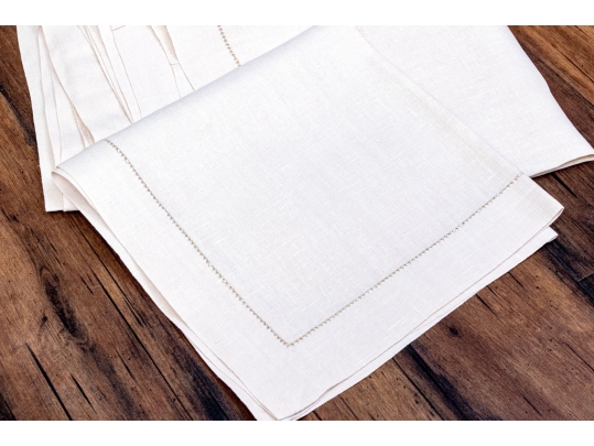 Set Of Fifteen Quality Linen Napkins